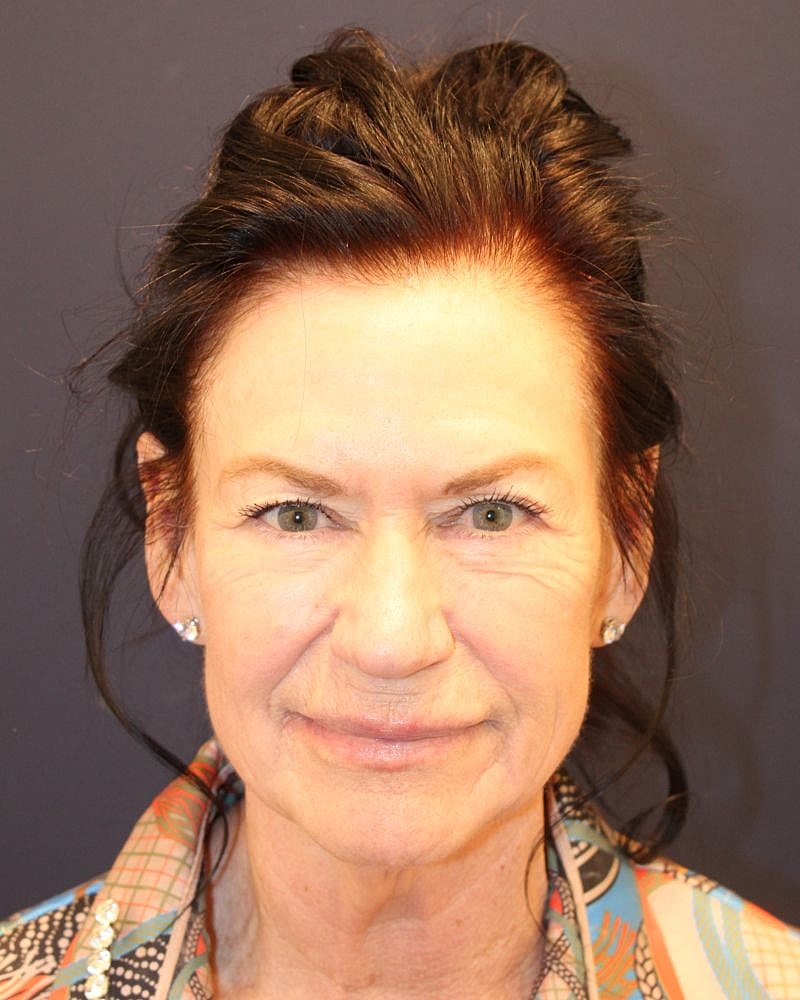 Woman with dark hair and green eyes.