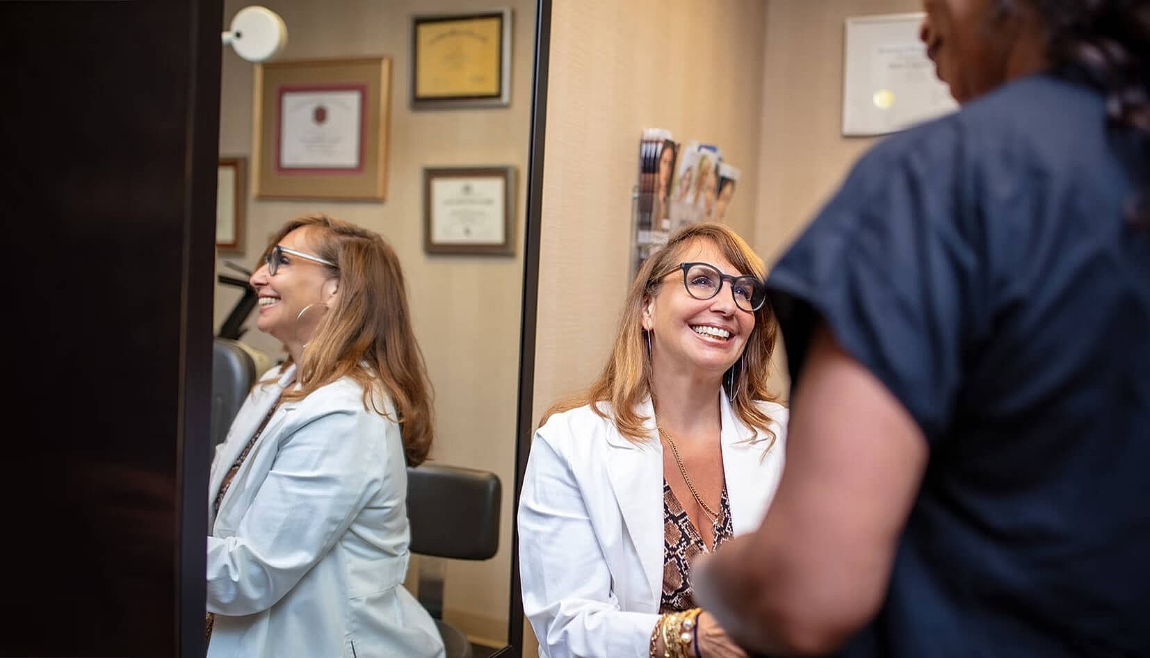 Model in white athletic wear against a gray background.